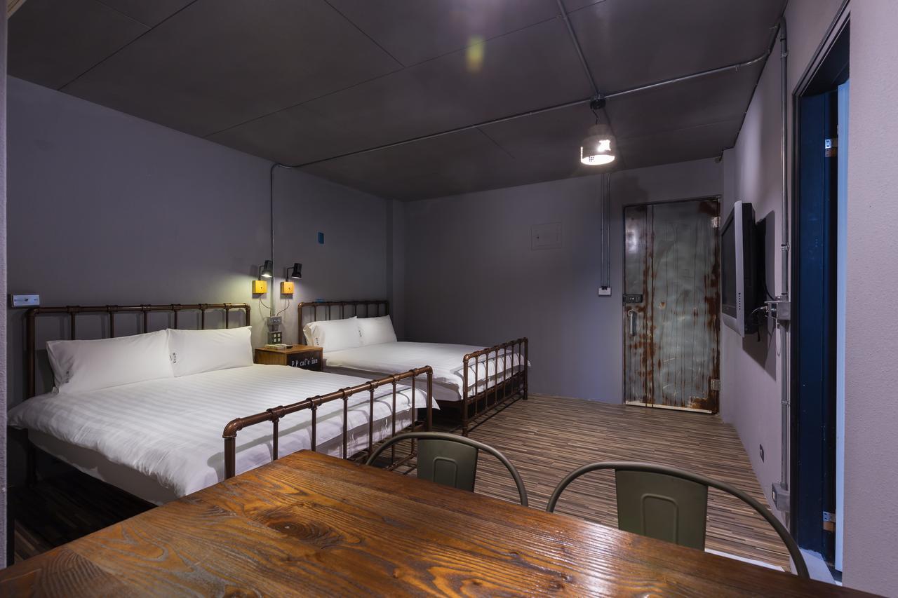 和平公獄監獄文旅 近東大門夜市 Peace Prison Cafe Inn Città di Hualien Esterno foto